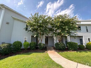 Building Photo - First floor 2 bedroom/2 bathroom condomini...