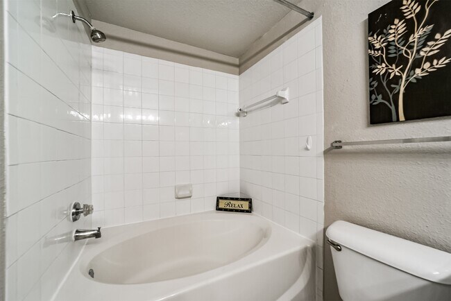 Building Photo - 1330 Old Spanish Trl