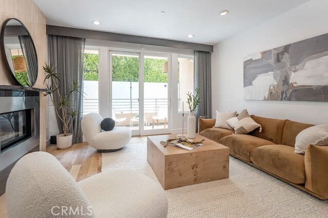 Building Photo - 1318 S Roxbury Dr