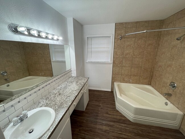 Building Photo - NOW PRE-LEASING! 5 BED/3 BATH CENTRAL LUBBOCK HOME