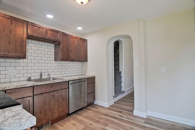 Building Photo - Spacious Newly Renovated East End Home!