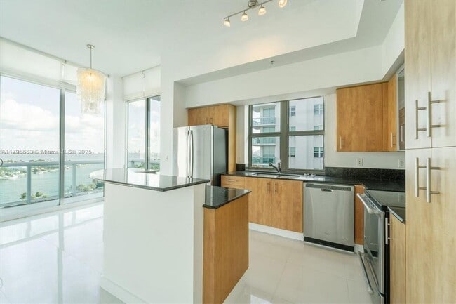 Building Photo - 7910 Harbor Island Dr