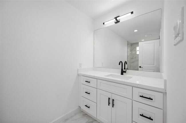 Building Photo - 5126 Pershing St