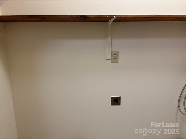 Building Photo - 135 Hillcrest Dr