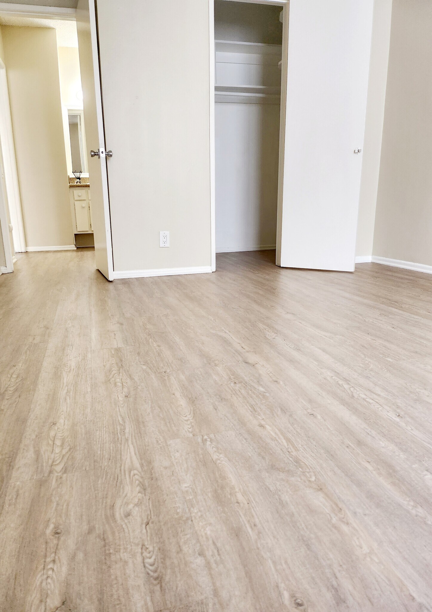 Building Photo - 456 S. Harvard Blvd