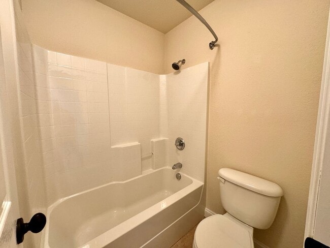 Building Photo - 4-Bedroom Home Ready 07-10-26!! Gourmet Kitchen - Fenced Backyard - Pet Friendly!