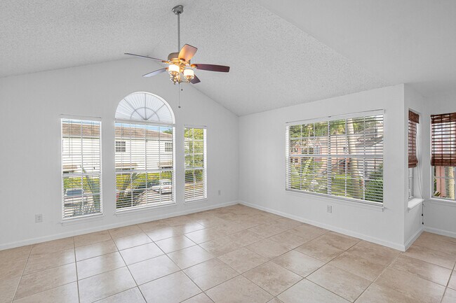 Building Photo - 1345 Crystal Way