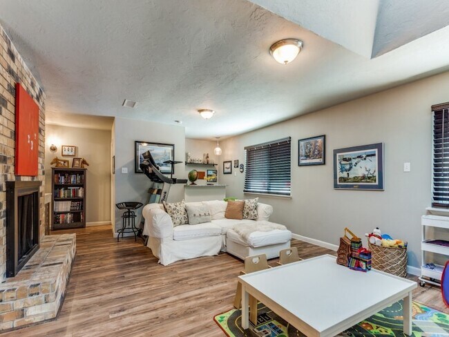Building Photo - 7905 Skylake Dr