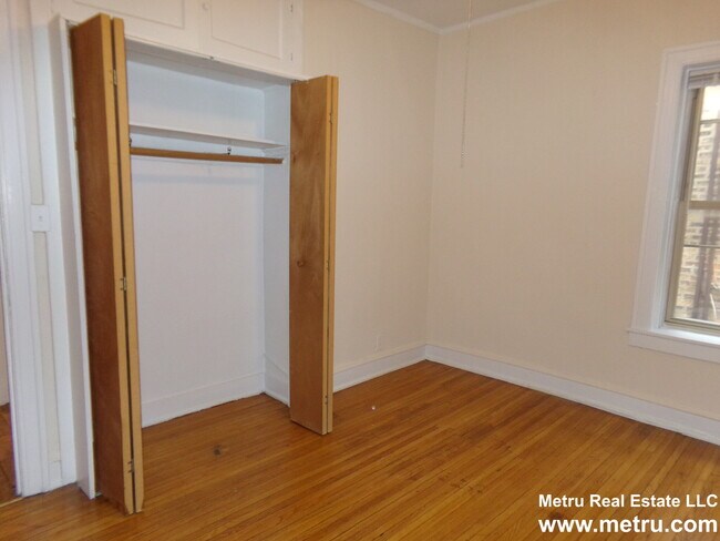 Building Photo - 1328 W Estes Ave