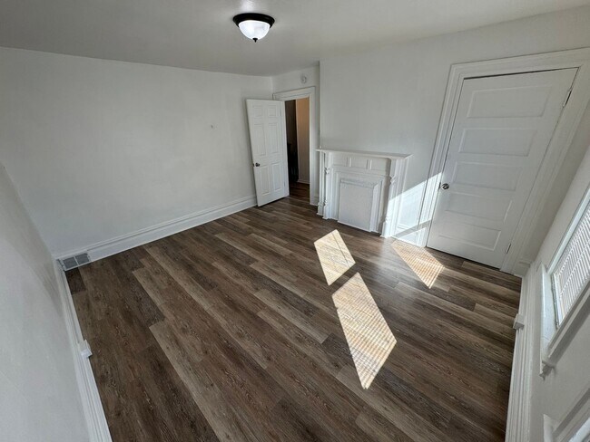 Building Photo - Enormous Completely Updated 4-Bedroom 1-Bath House w/ Flat Yard!!!