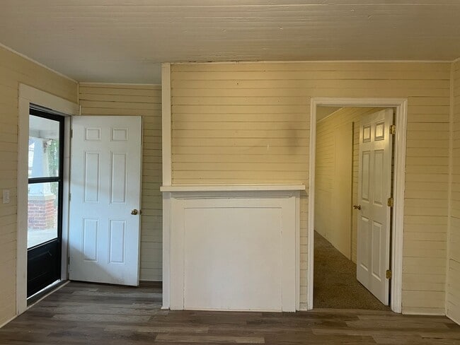 Building Photo - 2 Bed, 1 Bath House