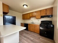 Building Photo - Gorgeous 2BR Townhouse in Plum! Washer & Dryer Included, Central A/C & More! Call Today!