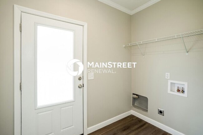 Building Photo - 3 Bedroom Pet-Friendly Home in St. Petersburg, FL with Main Street Renewal