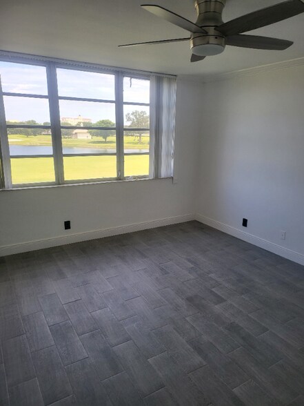 Building Photo - 3100 W Rolling Hills Cir