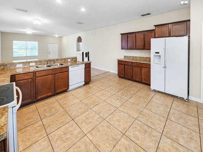 Building Photo - Gorgeous home in Independence!