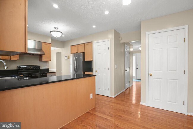 Building Photo - 64 Spring Lake Dr