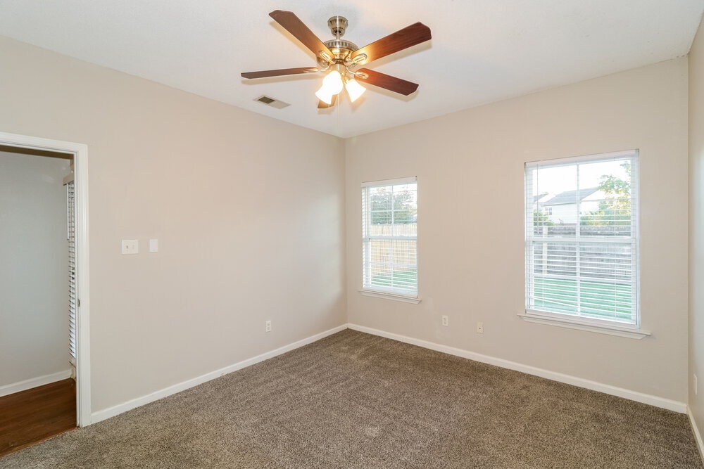 Building Photo - 9885 White Poplar Dr