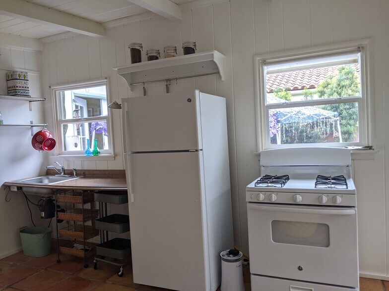 brand new fridge/freezer - 3771 Boise Ave