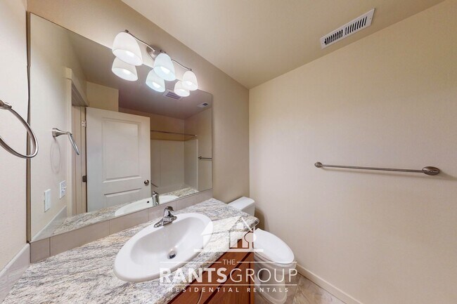 Building Photo - 837R