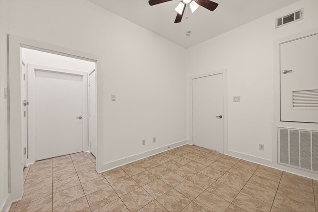 Building Photo - 724 Ruthven St