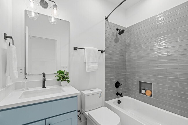 Building Photo - **OFFERING 50% OFF FIRST MONTH'S RENT, WAI...