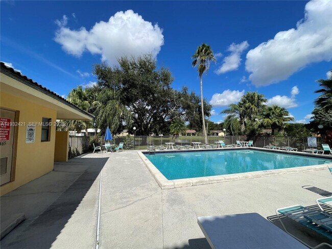 Building Photo - 11453 NW 39th Ct