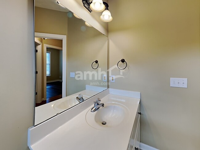 Building Photo - 1100 Secotan Pl