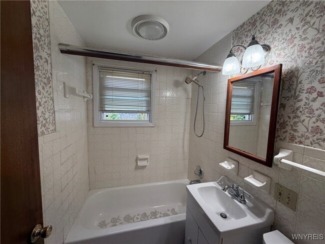 Building Photo - 246 Crisfield Ave