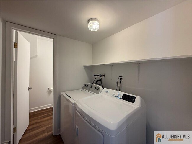 Building Photo - 123 Aspen Dr