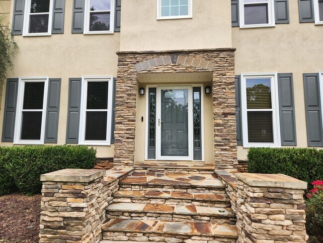 Building Photo - Executive Rental in Lake Redwine Community, 4 Bedrooms and 2.5 Baths 2 Car Garage - Newnan, GA