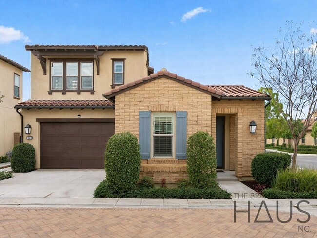 Building Photo - Rare 55+ Gated Travata Community – Bedrooms on Main + Loft + Resort-Style Amenities!