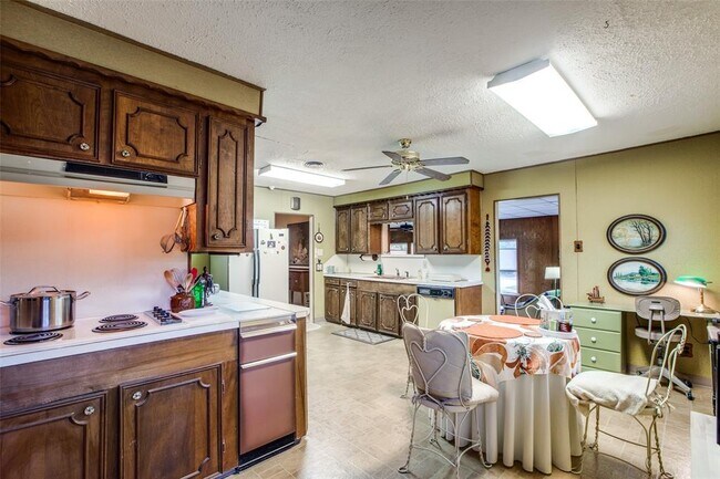 Building Photo - 8421 Baker Dr