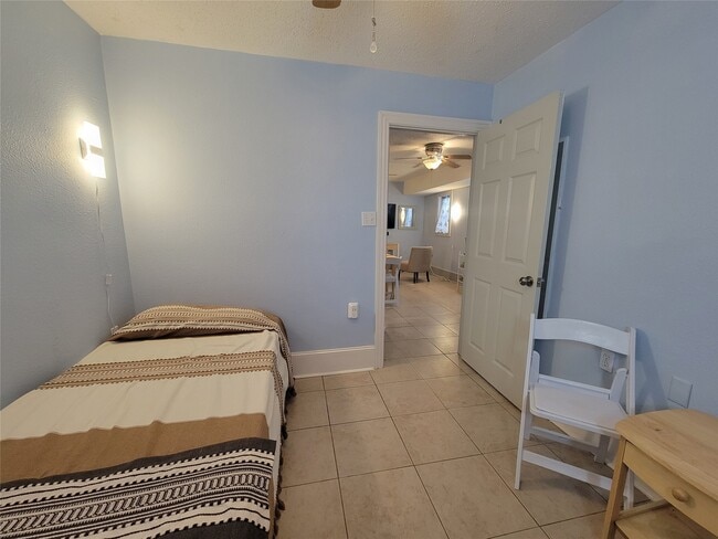 Building Photo - 717 Church St