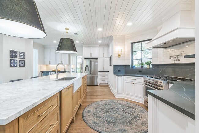 Building Photo - 4810 Middle Falls Dr