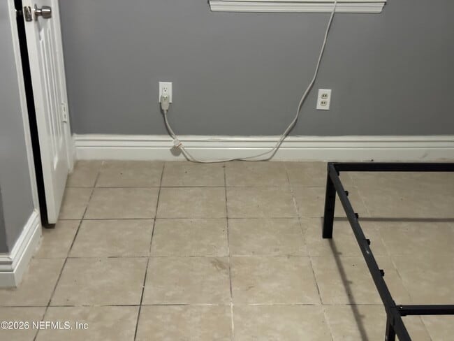 Building Photo - 1138 E 19th St