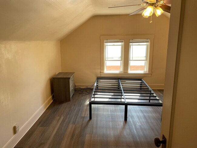 Bedroom Attic - 8 Park Pl