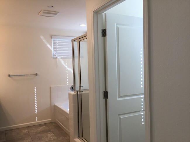 Building Photo - Welcome to Riverstone!!!