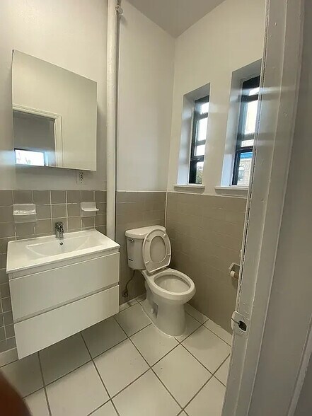 Building Photo - 350 Greene Ave