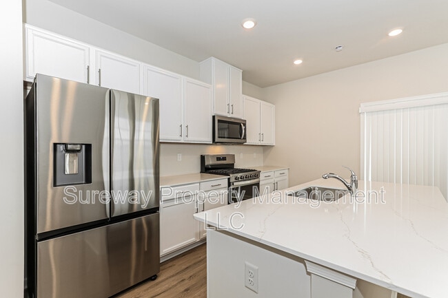 Building Photo - 204 Sandy Rdg Rd