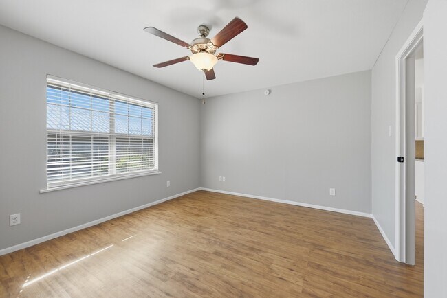 Building Photo - 600 E Stone St