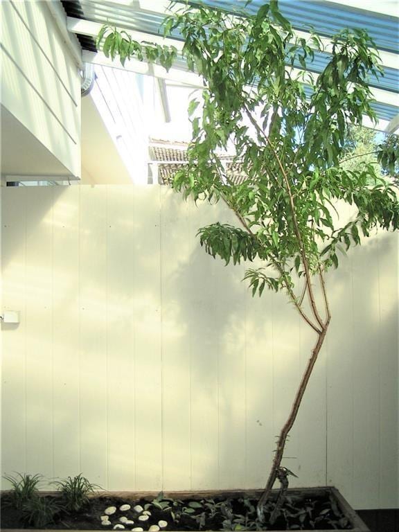 Building Photo - 6627 Valleyside Rd