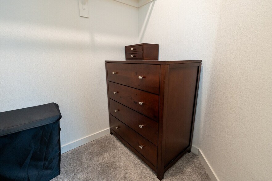 Building Photo - 6001 San Rafael Ln