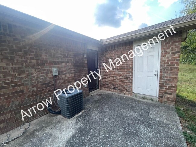 Building Photo - Newly Renovated 3 Bedroom 2 Bath Home in Nashville!