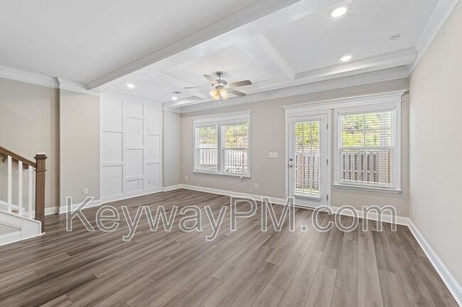Building Photo - 1066 Linsmore Ave