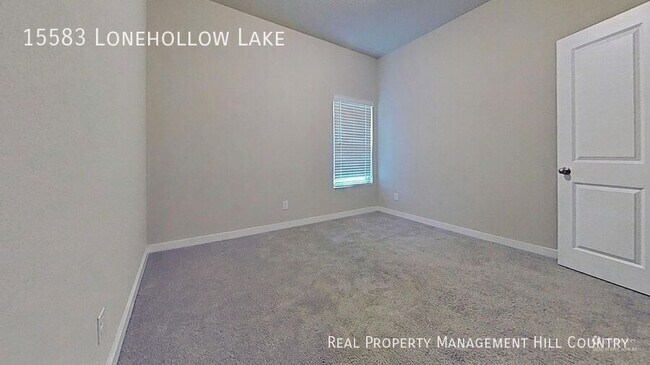 Building Photo - 15583 Lonehollow Lk