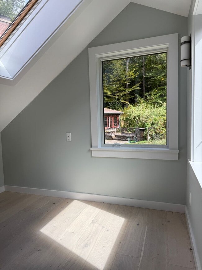 Building Photo - One Bedroom Cottage on 17 acres