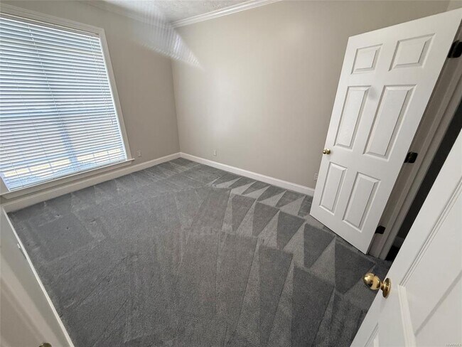 Building Photo - 601 Prairie View Dr