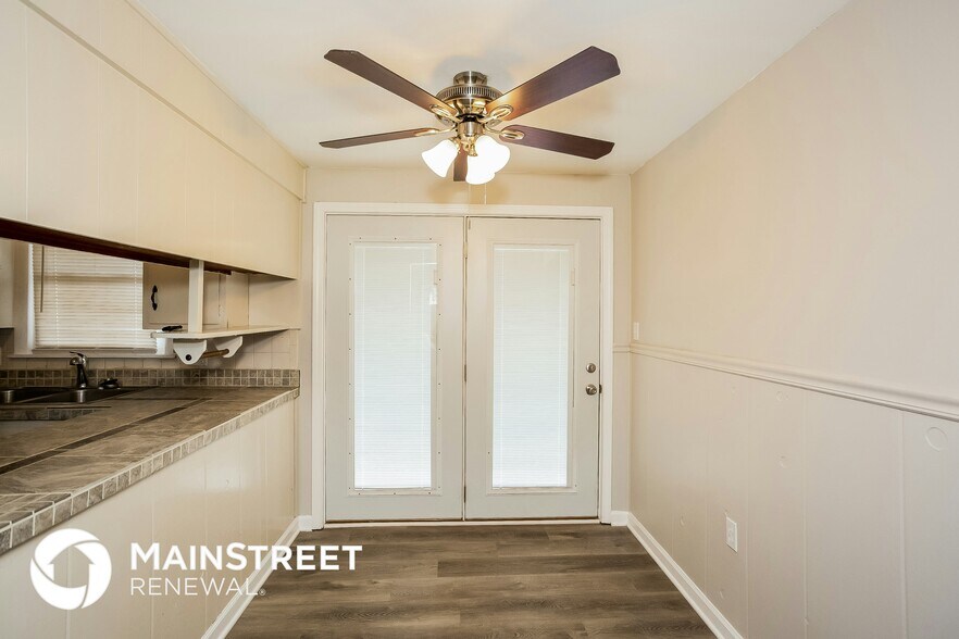 Building Photo - 3325 Loral Dr
