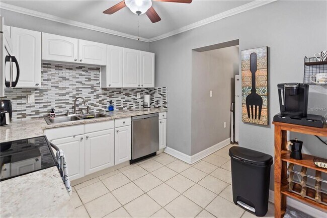 Building Photo - 3005 W Helen Ave