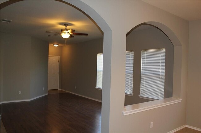 Building Photo - 208 Firwood N